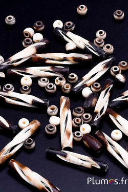 Perlen aus Muschel - 5–40 mm, Loch 2 mm - beige-braun  